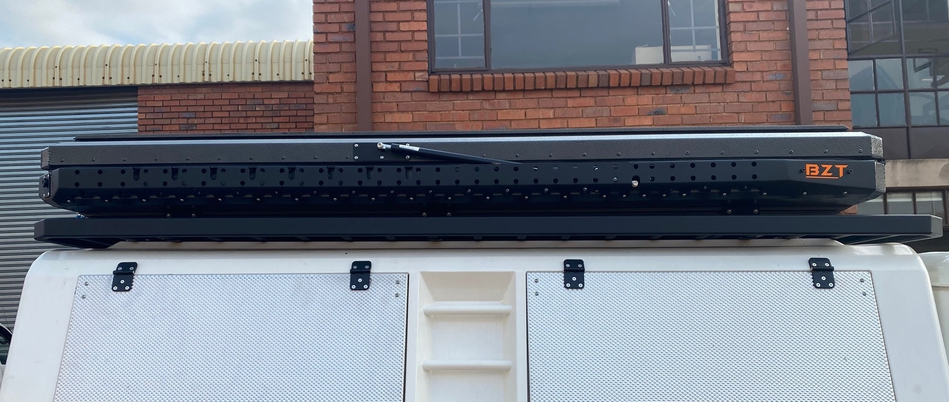 Clamp Shell Aluminium BZT Rooftop Tent