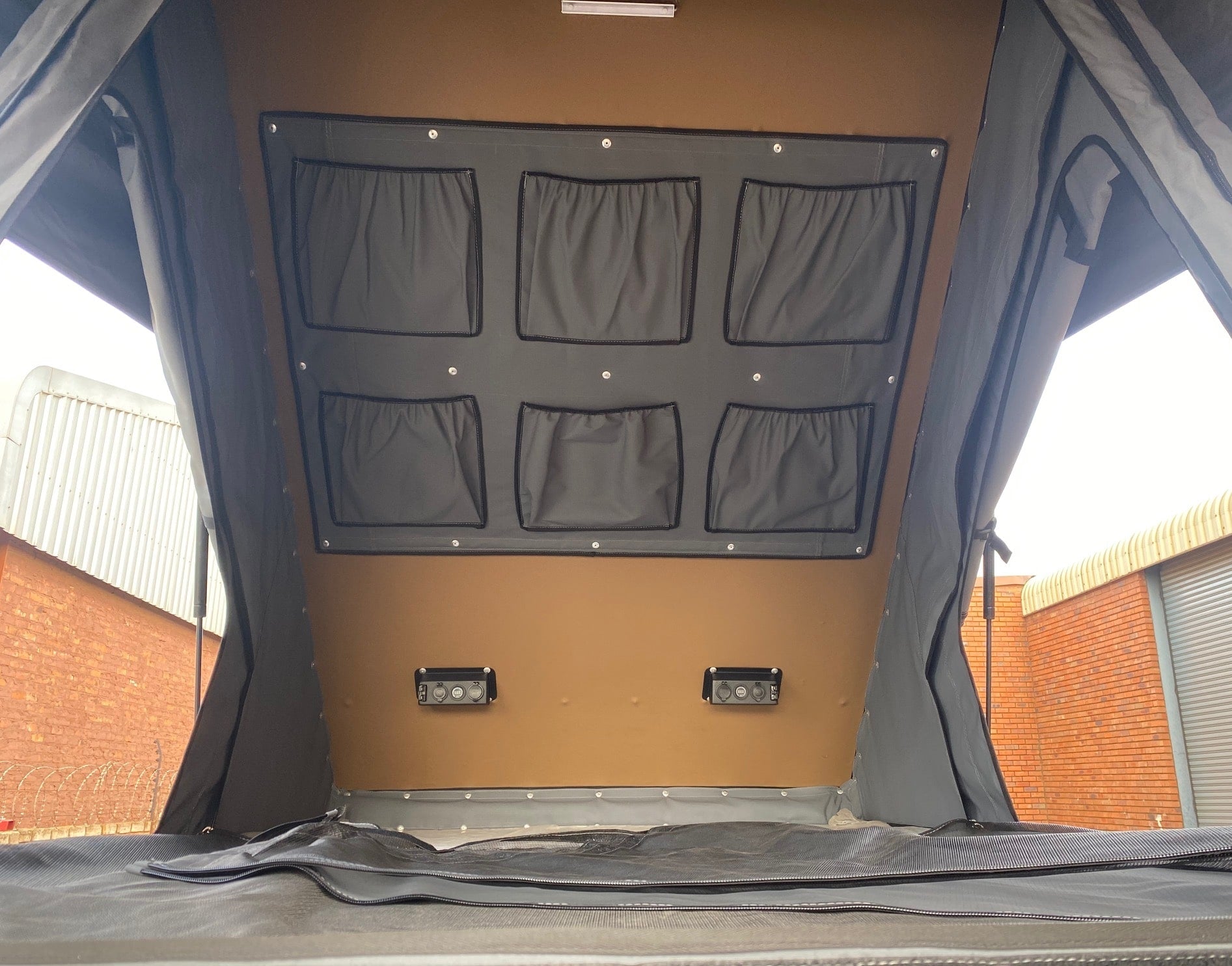 Clamp Shell Aluminium BZT Rooftop Tent