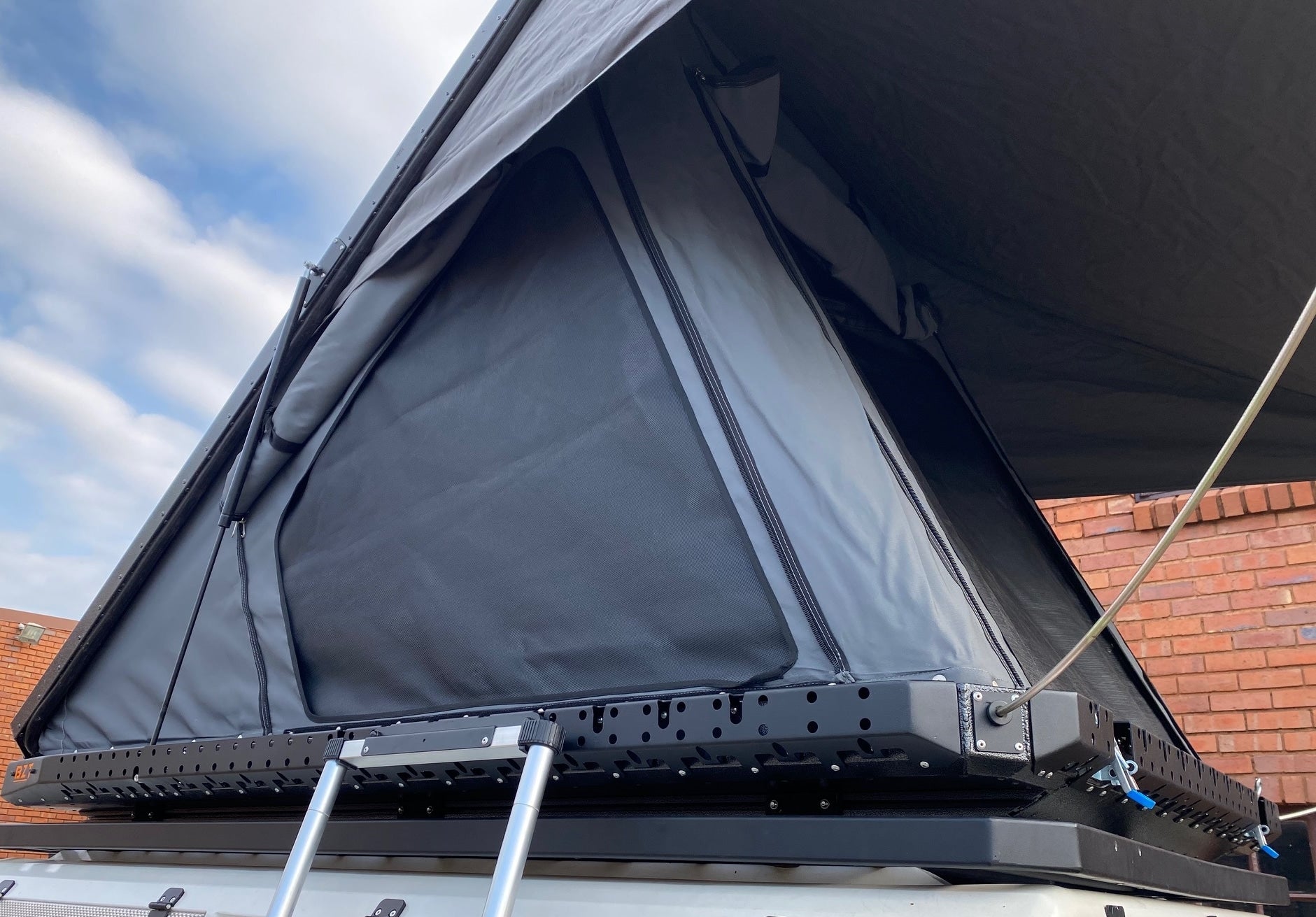 Clamp Shell Aluminium BZT Rooftop Tent