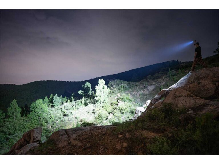 Olight Seeker 4 Pro Rechargeable LED Flashlight – 4600 Lumens – Cool White – Includes 1 x 21700