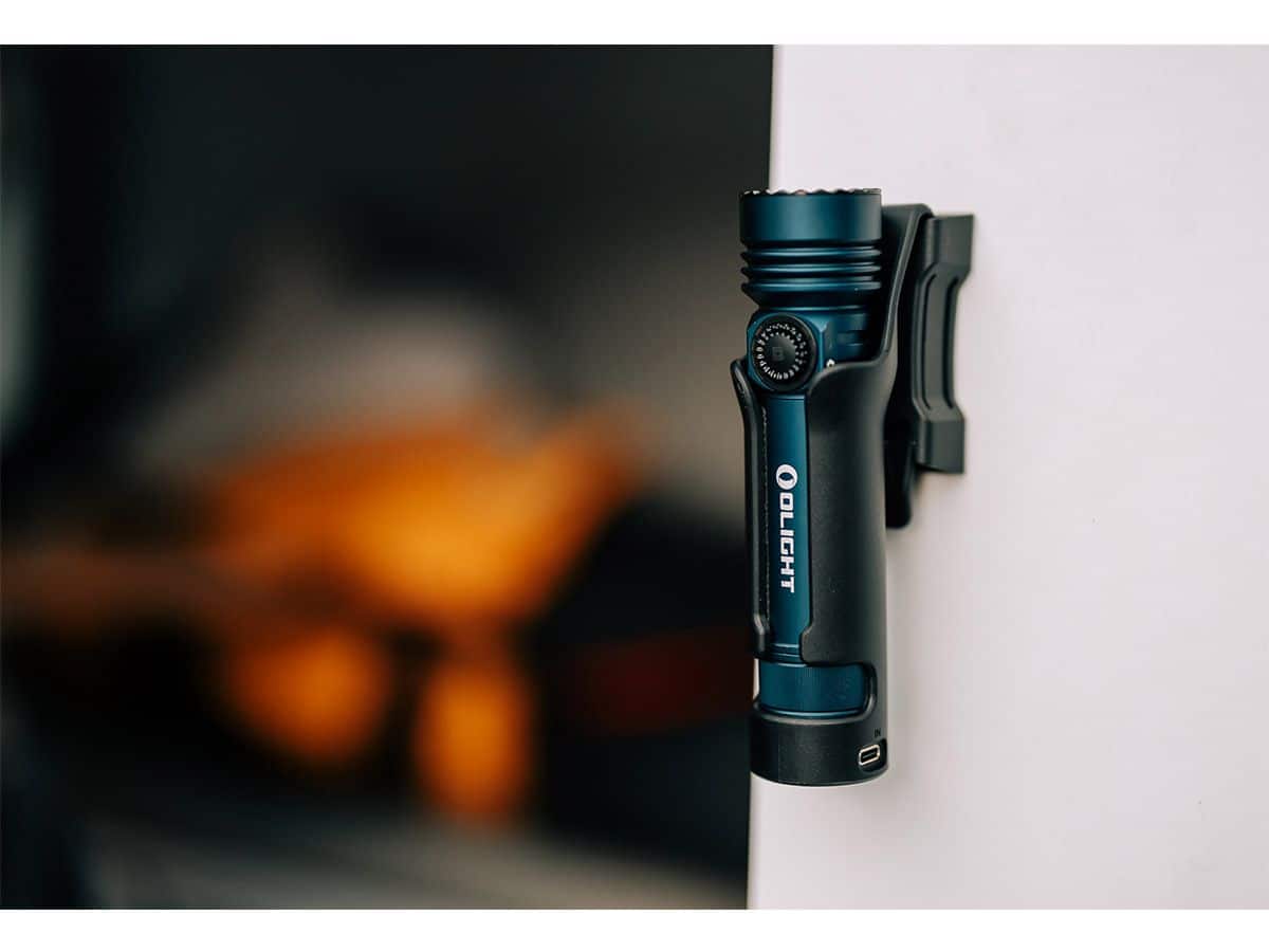 Olight Seeker 4 Pro Rechargeable LED Flashlight – 4600 Lumens – Cool White – Includes 1 x 21700
